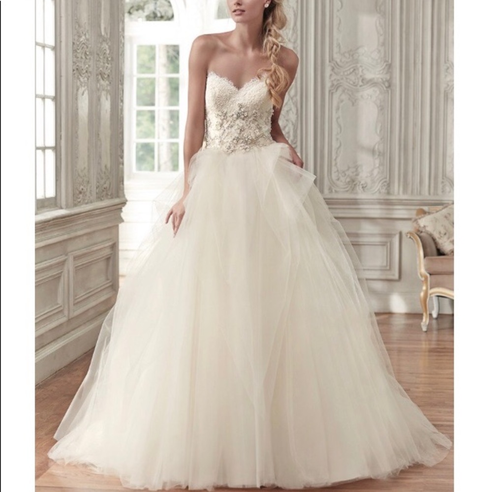 Brand new Maggie Sottero wedding gown! Never worn!